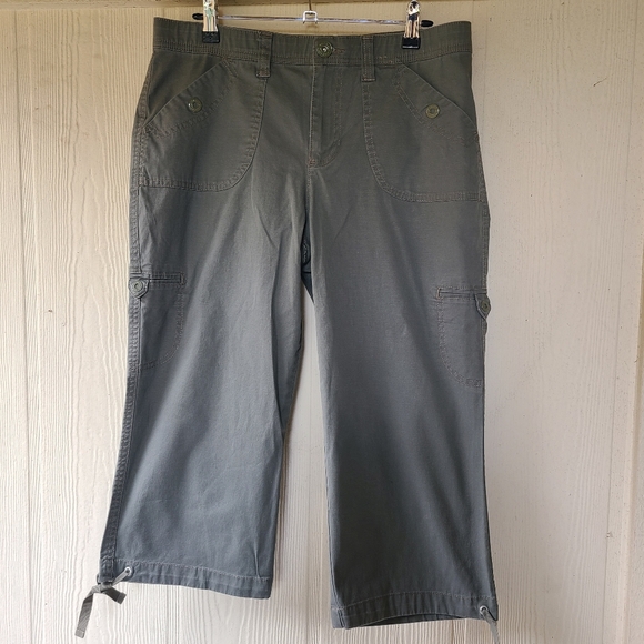 Gloria Vanderbilt Anya Capri Cargo Pants. Sage Green Size 8 - Picture 1 of 14
